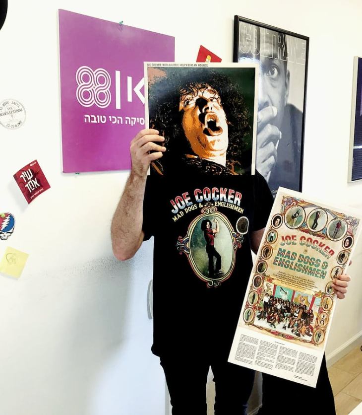 אנגלי וכלבים משוגעים